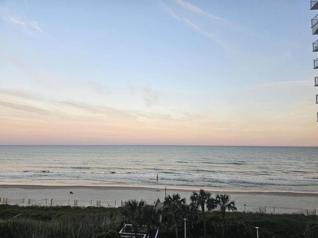 Direct Oceanfront- King Bedroom- Amazing Views/Pools/Hot Tubs/Beach Access/Golf Мертл-Біч Екстер'єр фото